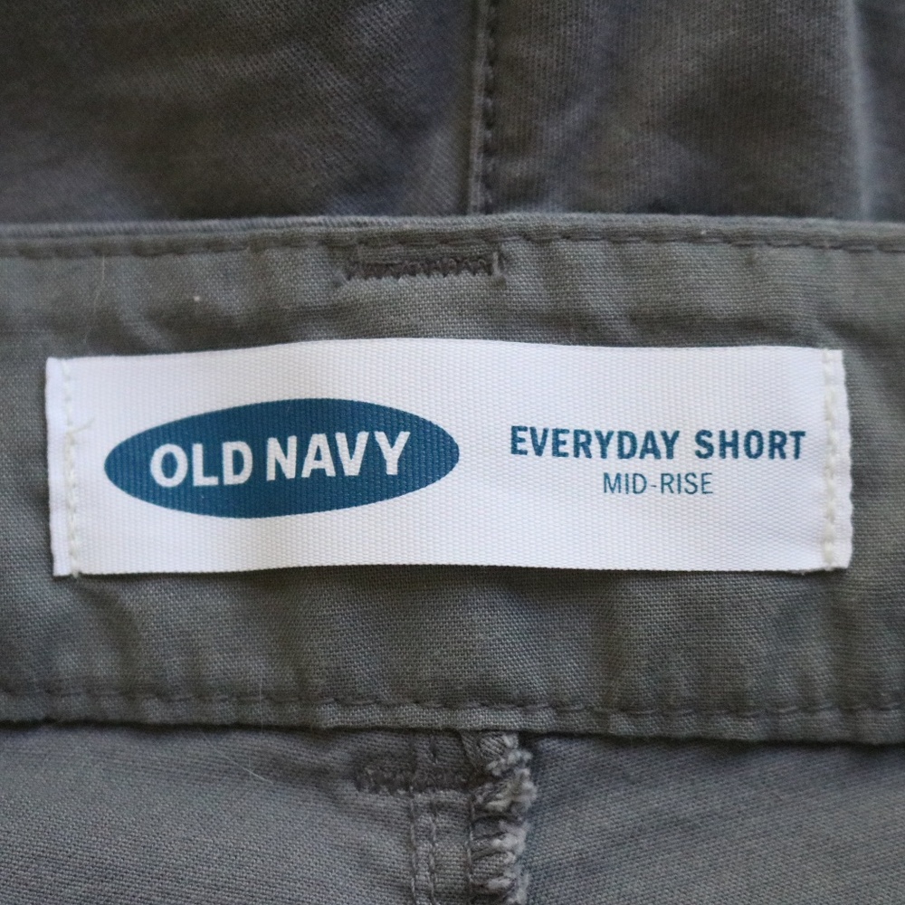 Old Navy Grey Mid-Rise Chino Everyday Shorts - Picture 5 of 6